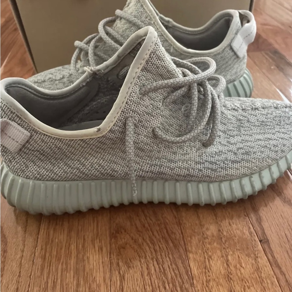 Yeezy 350 Moonrock size 8